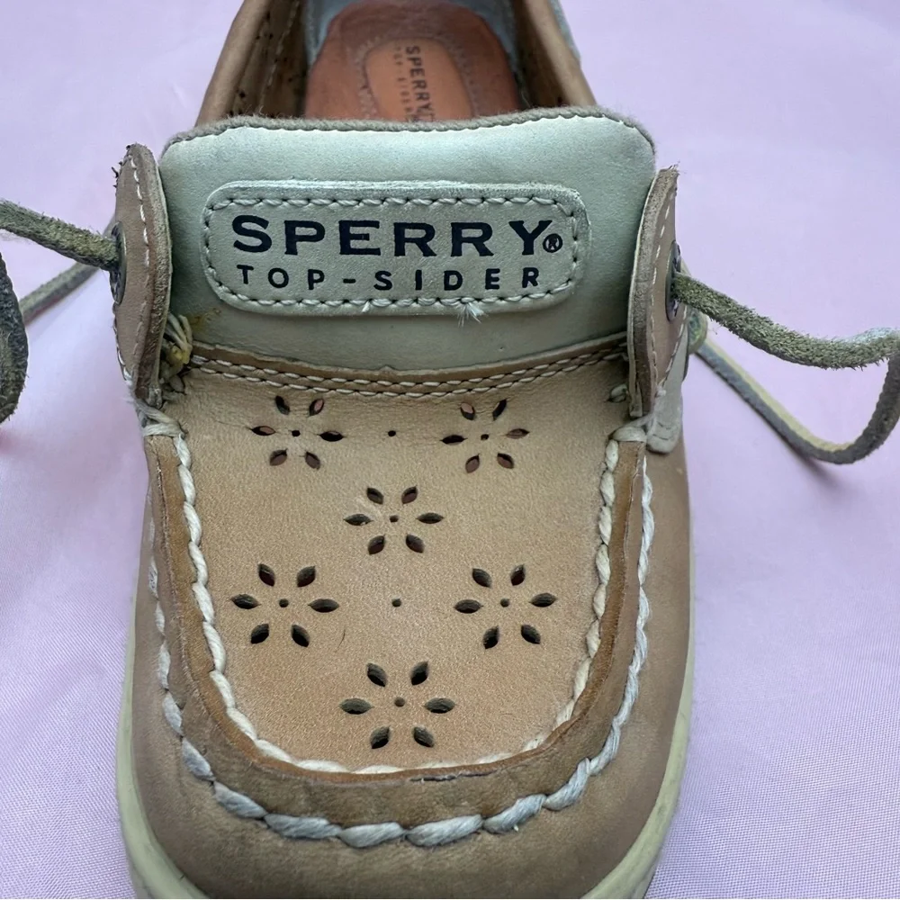 ✨ Sperry Top-Sider Women’s Boat Shoes Tan Cream 7M w/ Laser-Cut Floral Detail ✨